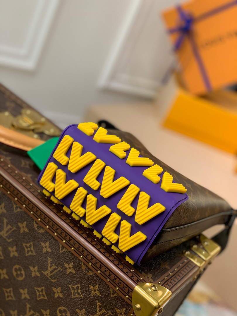 LV M57966 Louis Vuitton Cruiser Messenger Bag Monogram