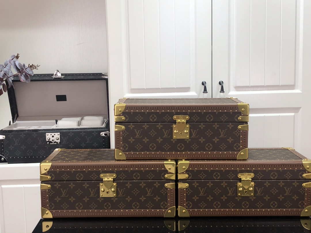 Louis Vuitton LV M20209 Coffret Accessoires Monogram Red