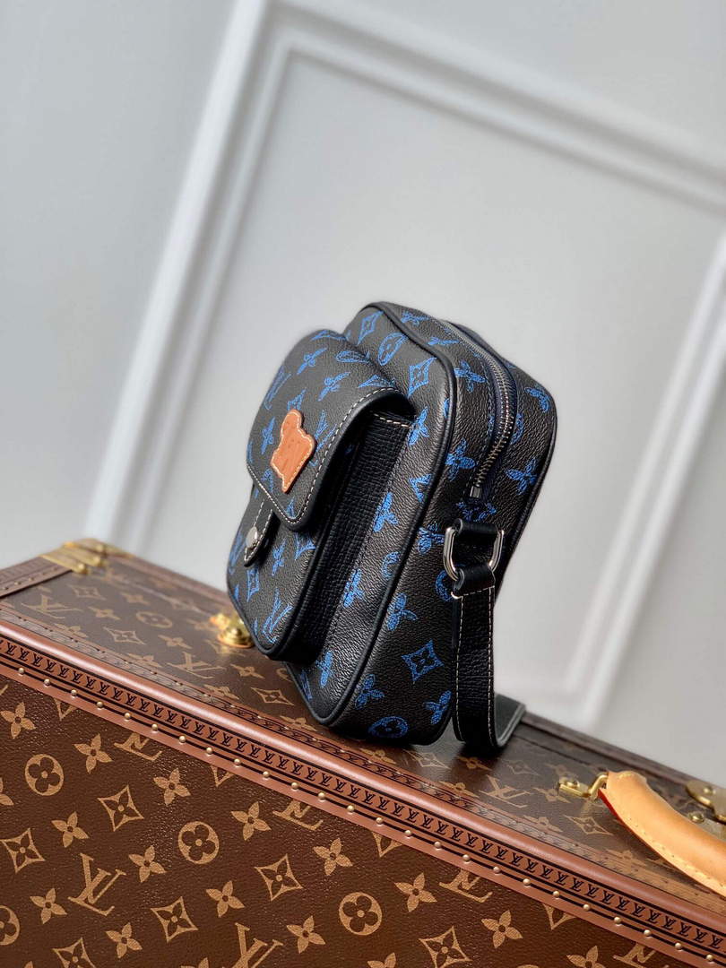 LV M81854 Louis Vuitton Christopher Wearable Wallet Blue