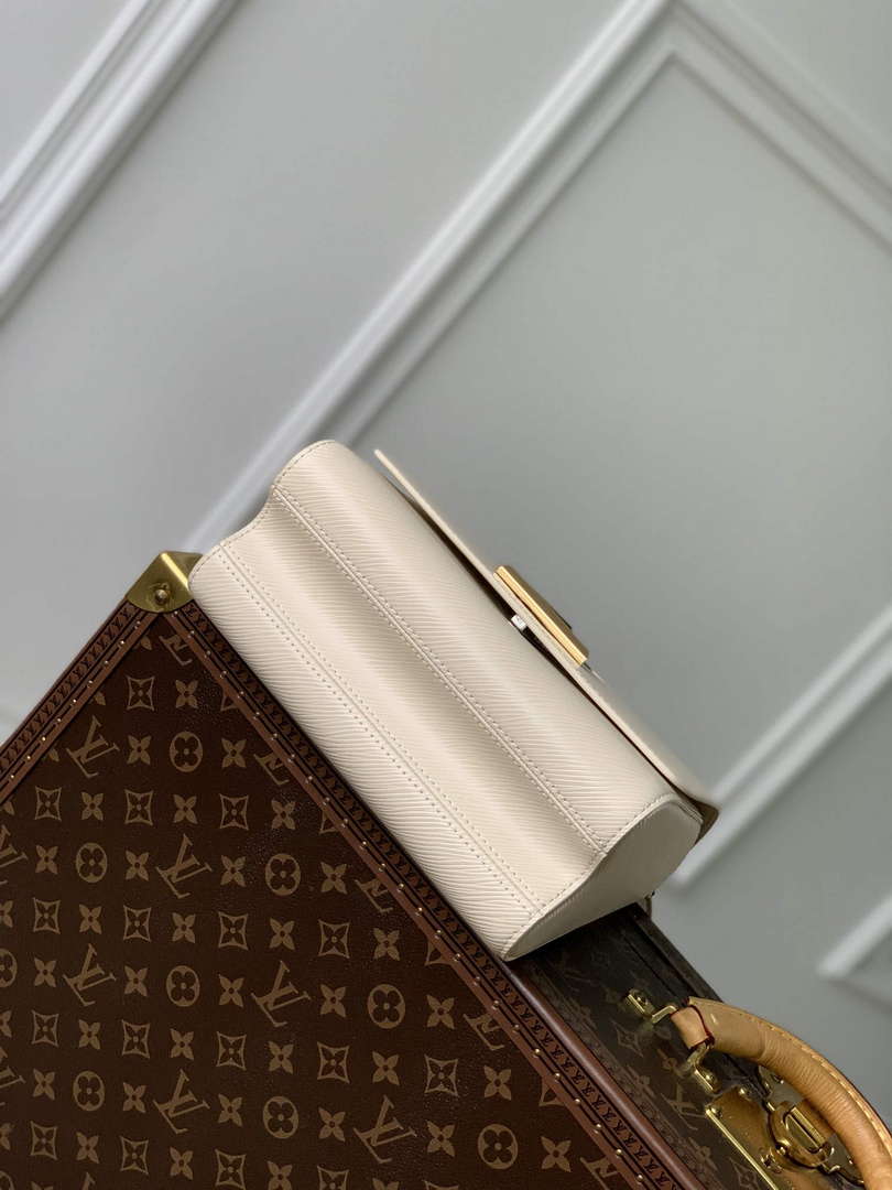 LV M22774 Louis Vuitton Twist MM Handbag Quartz
