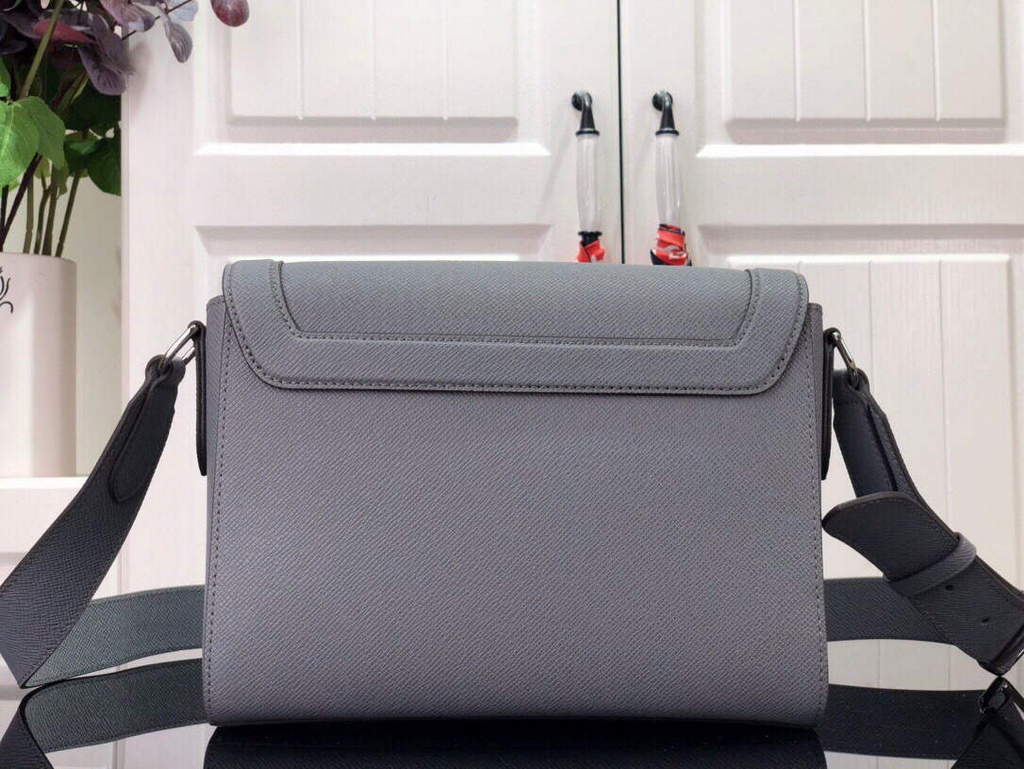 LV M30808 Louis Vuitton New Flap Messenger Gray