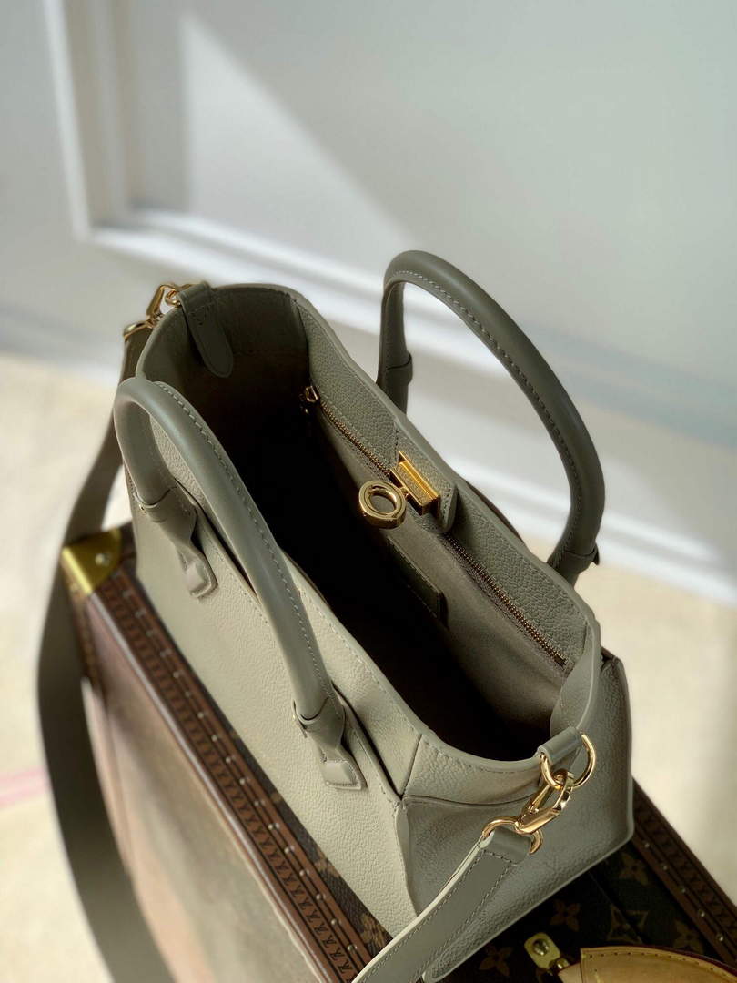 LV M57729 Louis Vuitton On My Side PM Tote Bag Beige