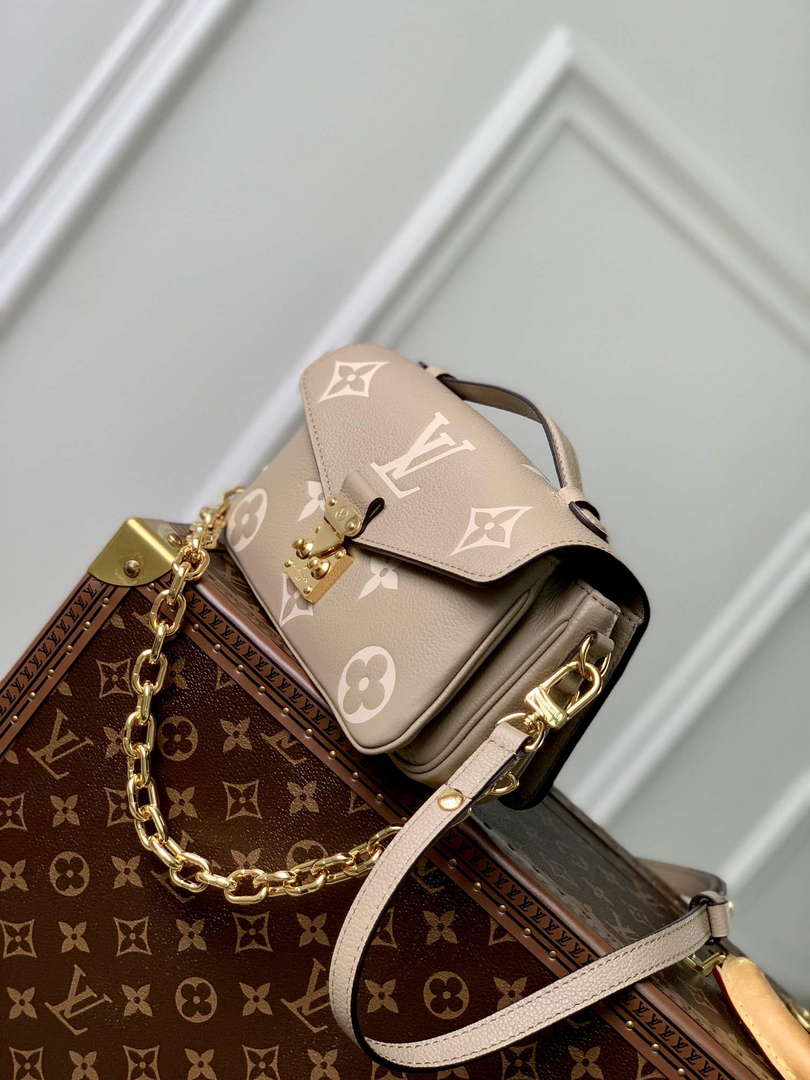 LV M23081 Louis Vuitton Pochette M��tis East West Handbag