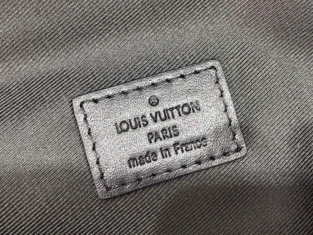 LV M44388 Louis Vuitton Discovery Bumbag Monogram Black