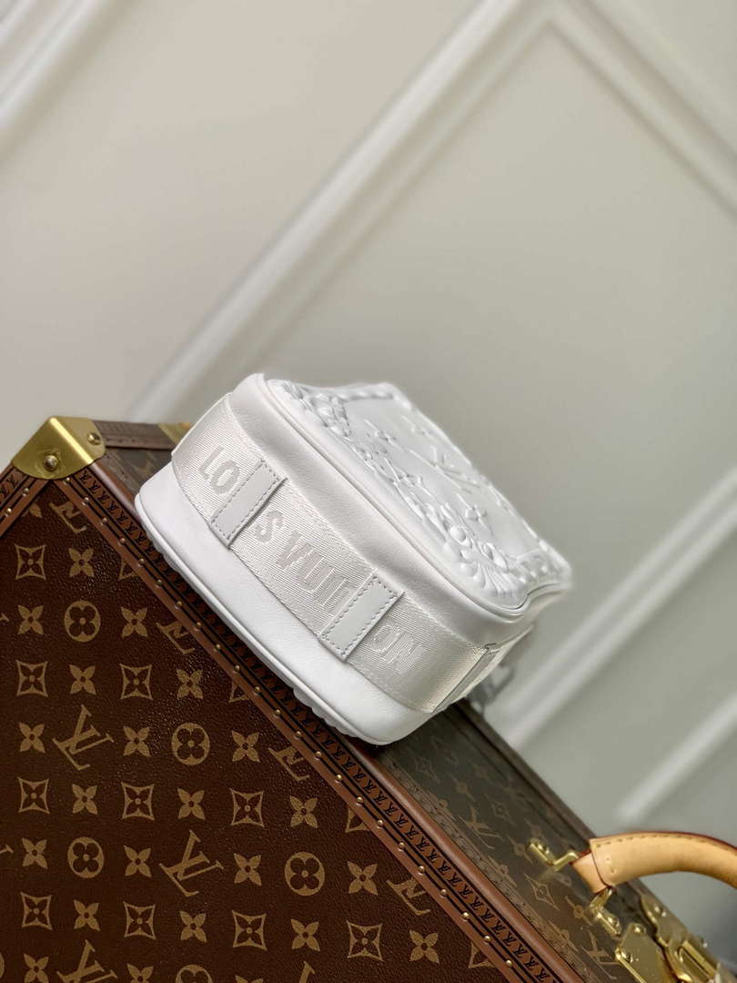 LV M21812 Louis Vuitton Cruiser Messenger Bag White