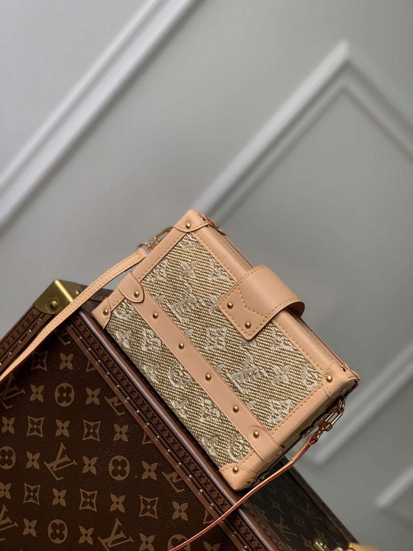 LV M22882 Louis Vuitton Petite Malle Handbag Beige