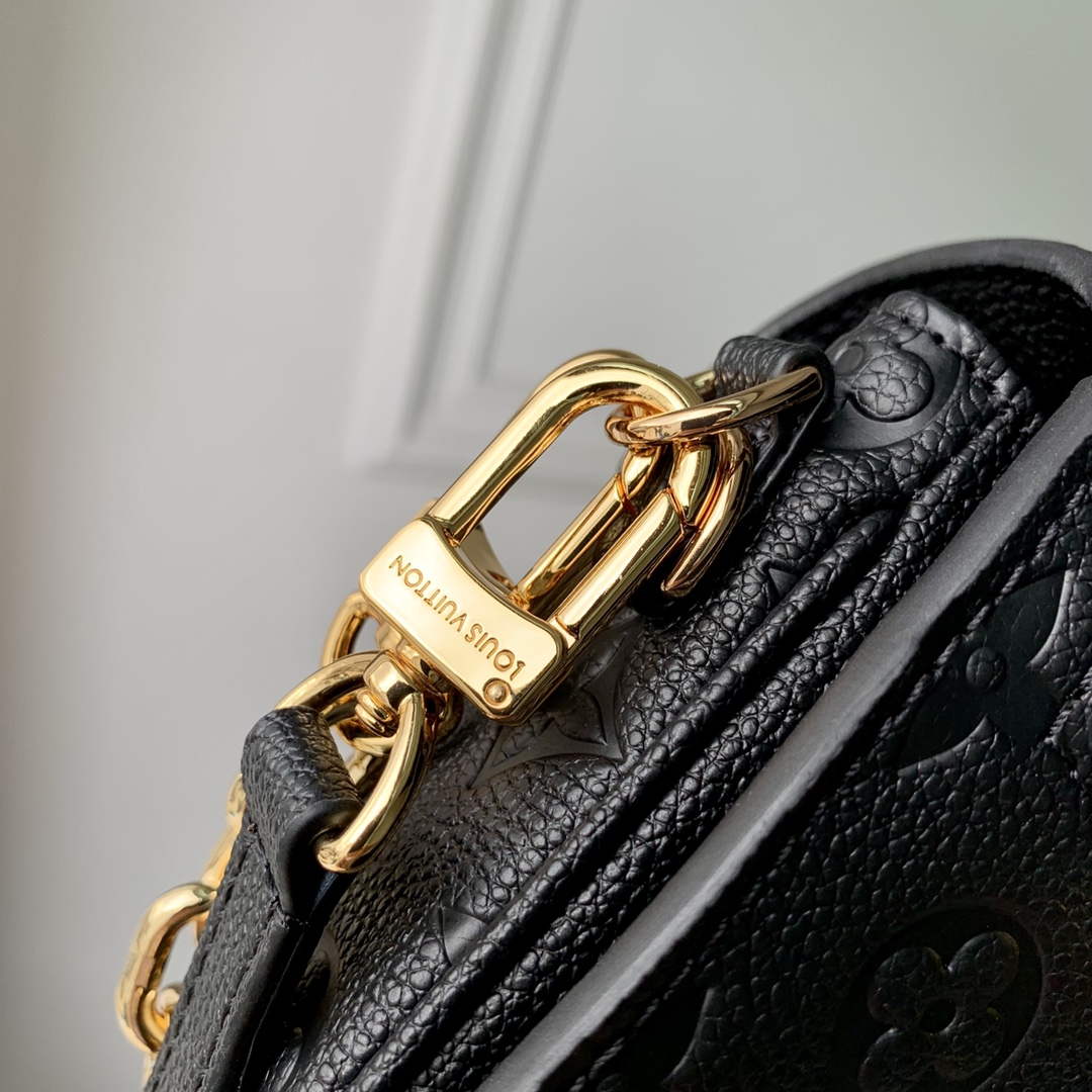 LV M46595 Louis Vuitton Pochette M��tis East West Handbag Black