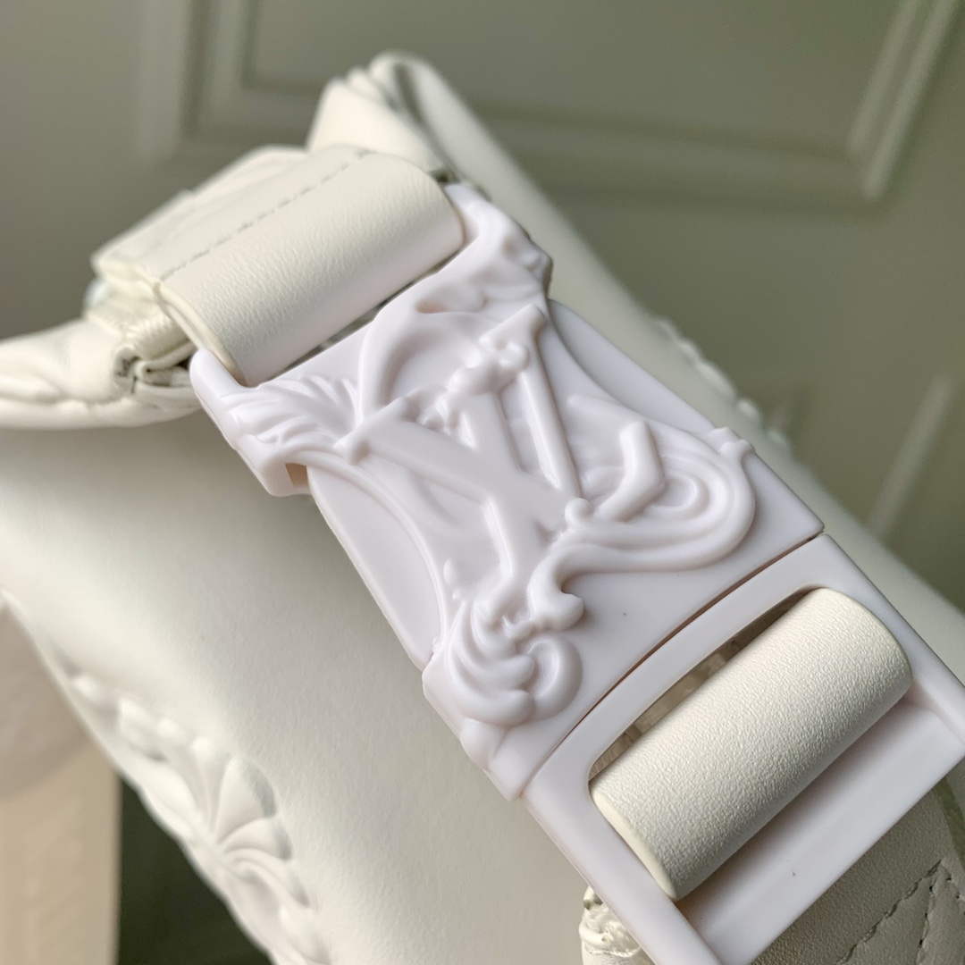 LV M21812 Louis Vuitton Cruiser Messenger Bag White