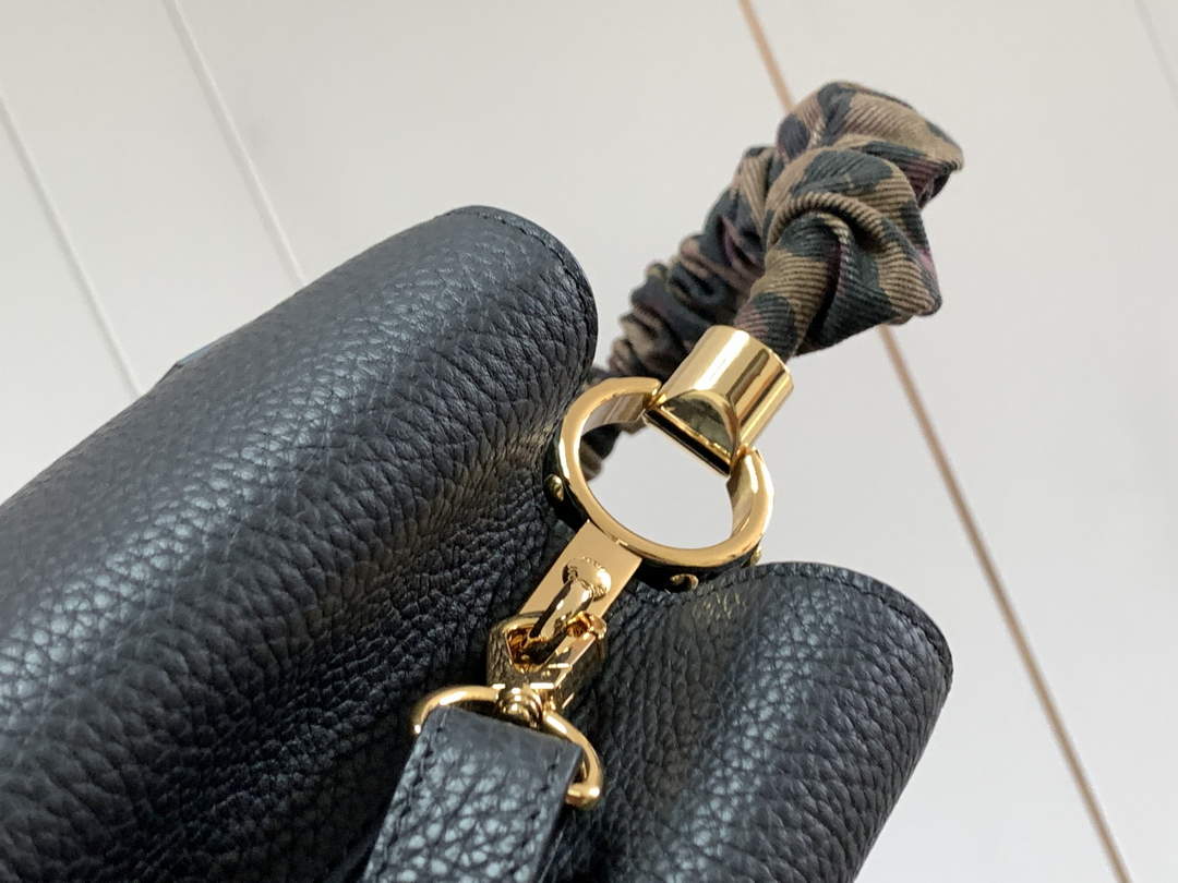 LV M58732 Louis Vuitton Capucines MM Handbag Black