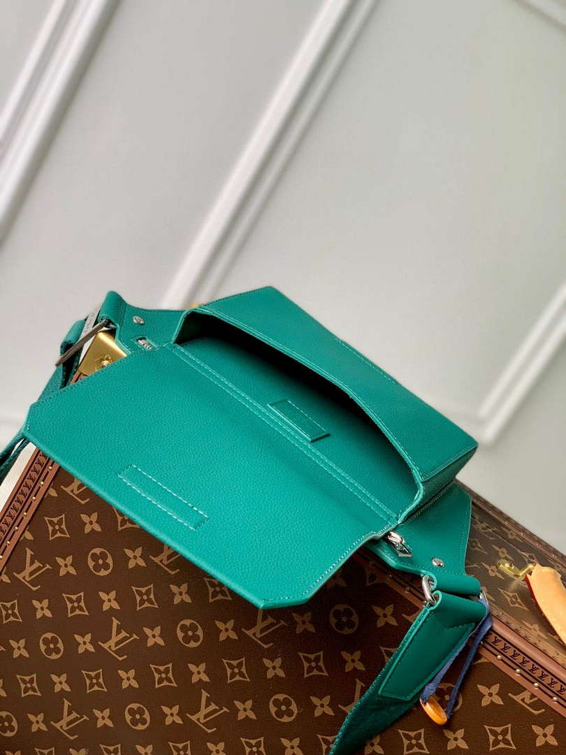 LV M22665 Louis Vuitton Takeoff Slingbag Green