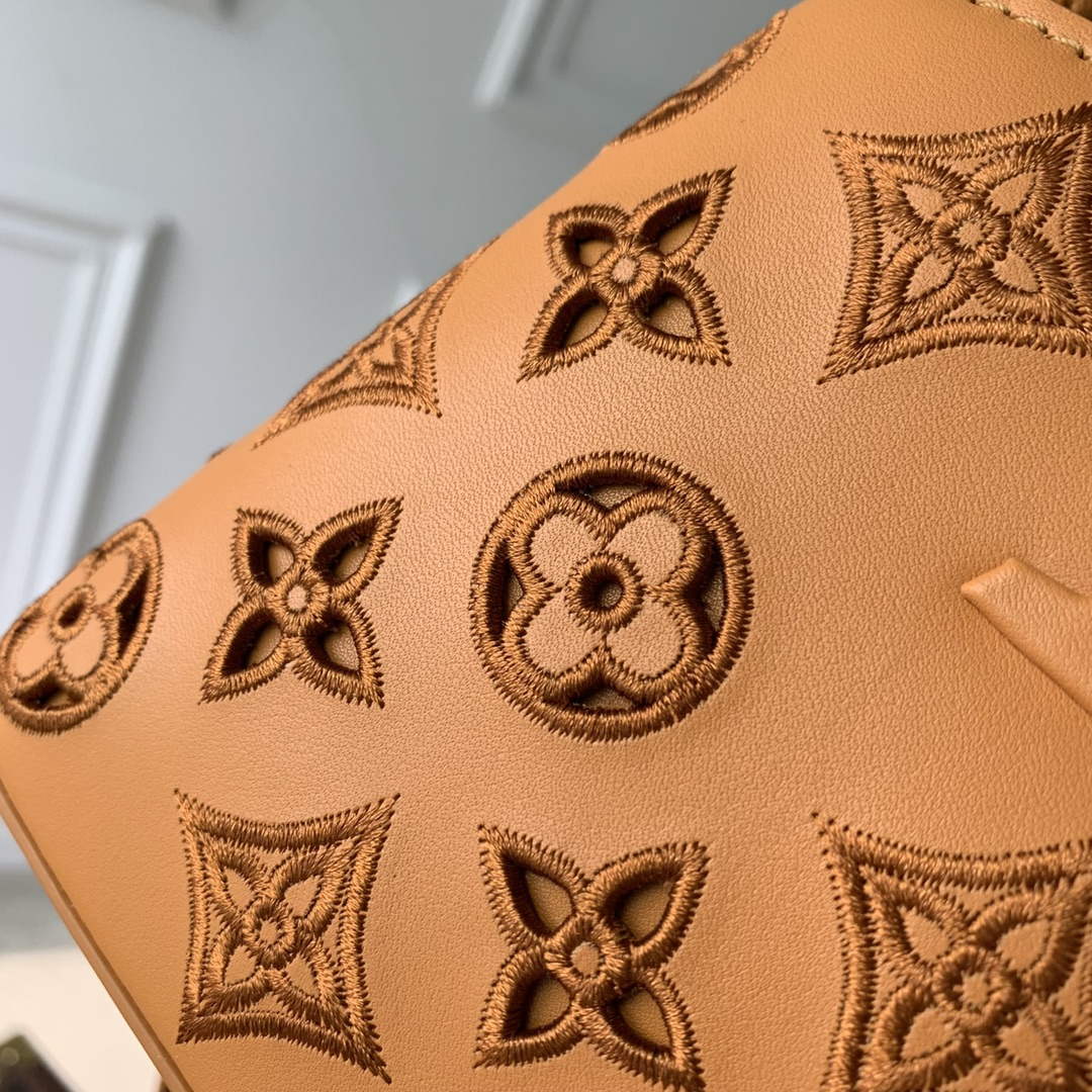 LV M22863 Louis Vuitton Capucines Mini Handbag Saffron Yellow