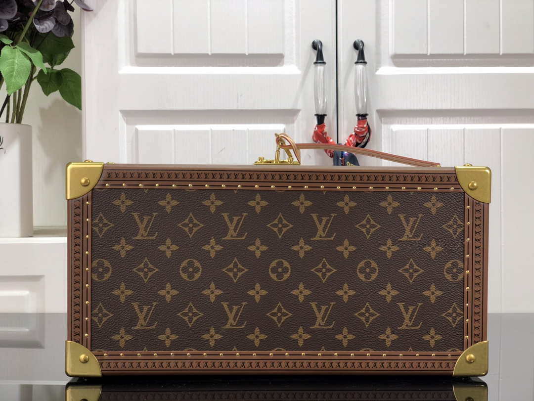 Louis Vuitton LV M20209 Coffret Accessoires Monogram Beige