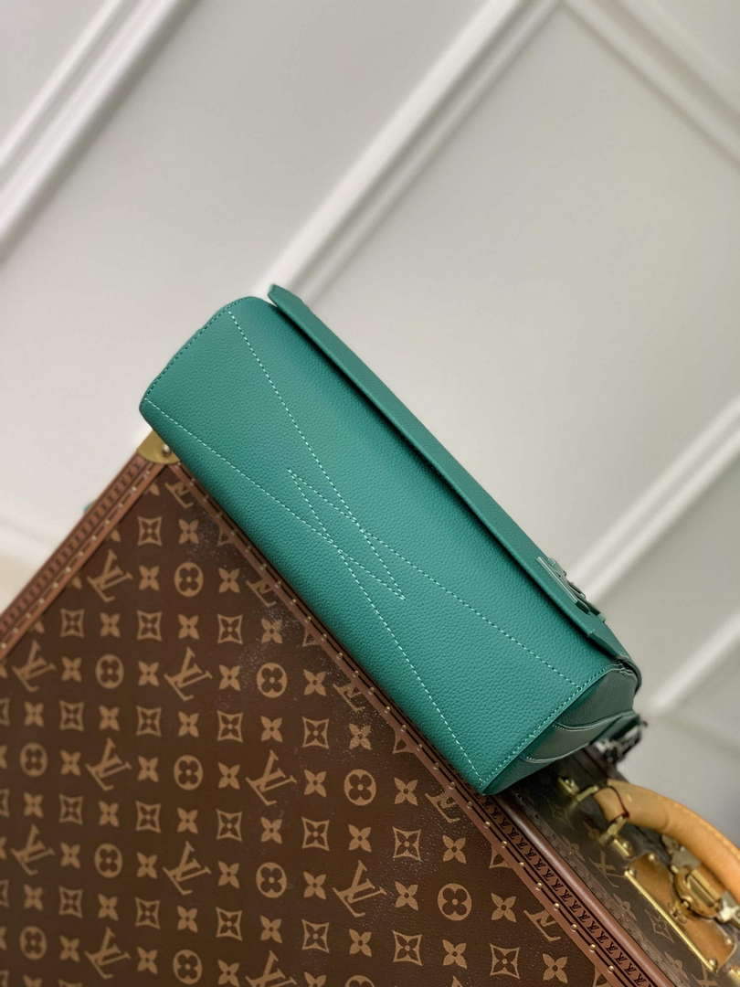 LV M22505 Louis Vuitton Takeoff Messenger Bag Green