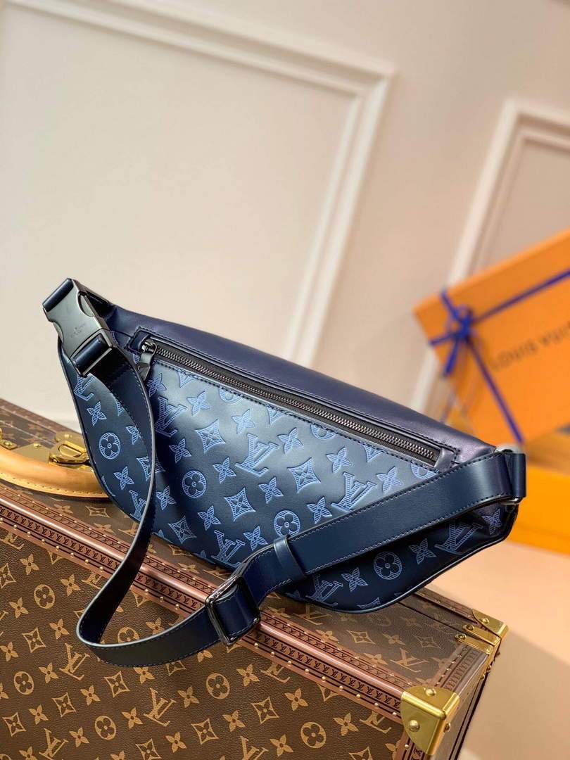 LV M45729 Louis Vuitton Discovery Bumbag PM Navy Blue
