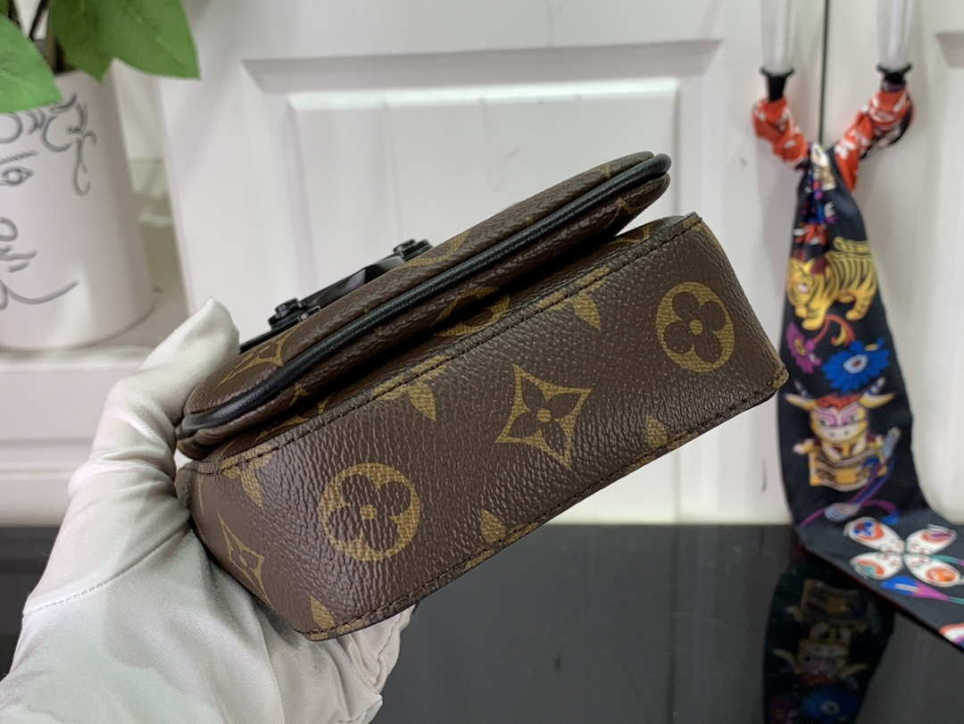 LV M81522 Louis Vuitton S-Lock Vertical Wearable Wallet Monogram