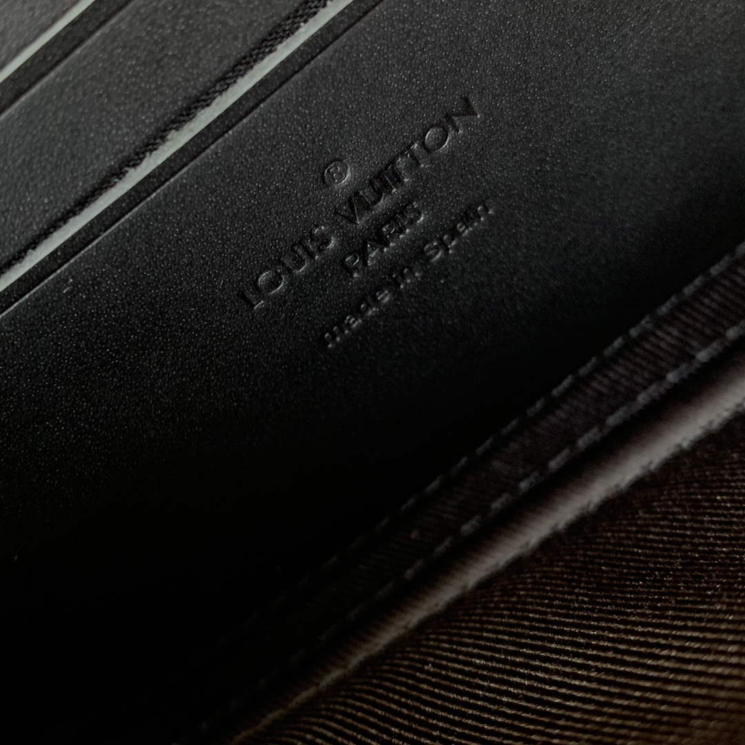 LV M59161 Louis Vuitton Alpha Wearable Wallet Black