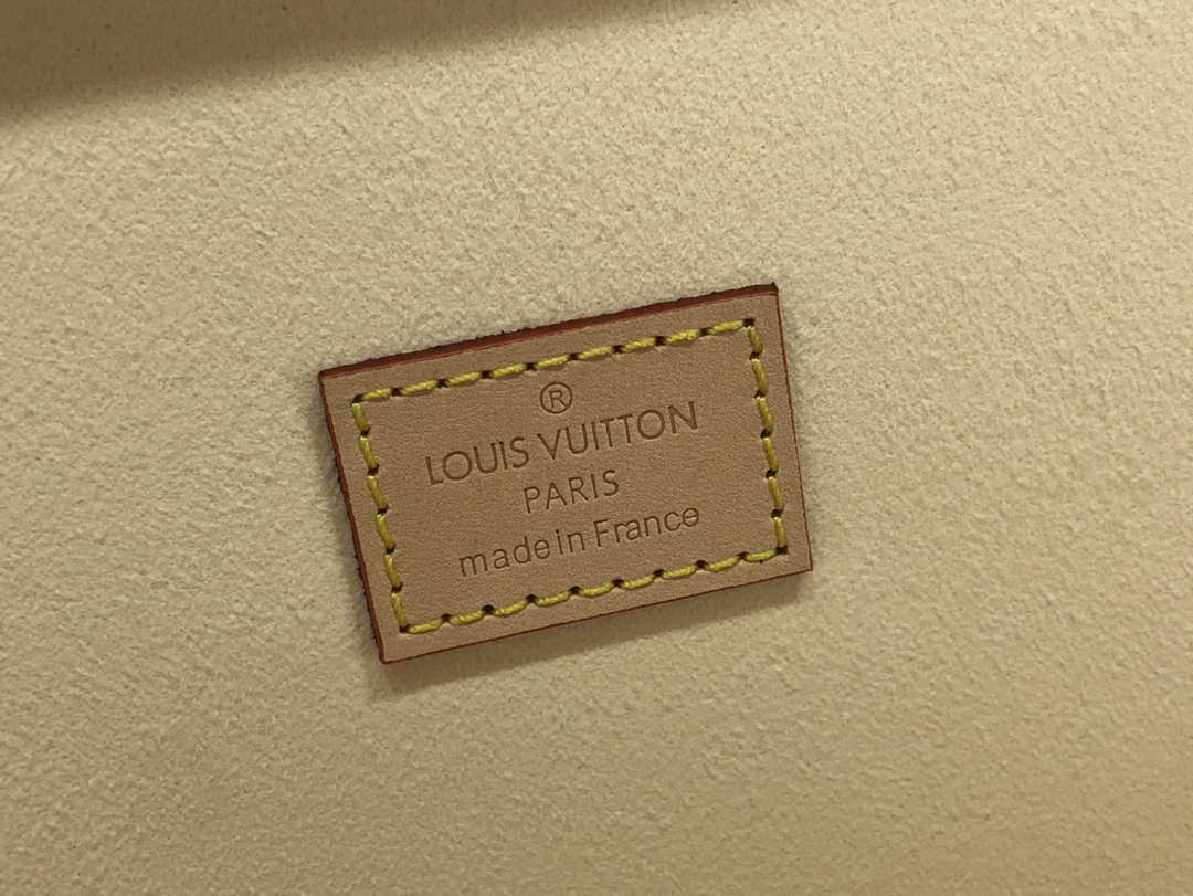 Louis Vuitton LV M20209 Coffret Accessoires Monogram Beige