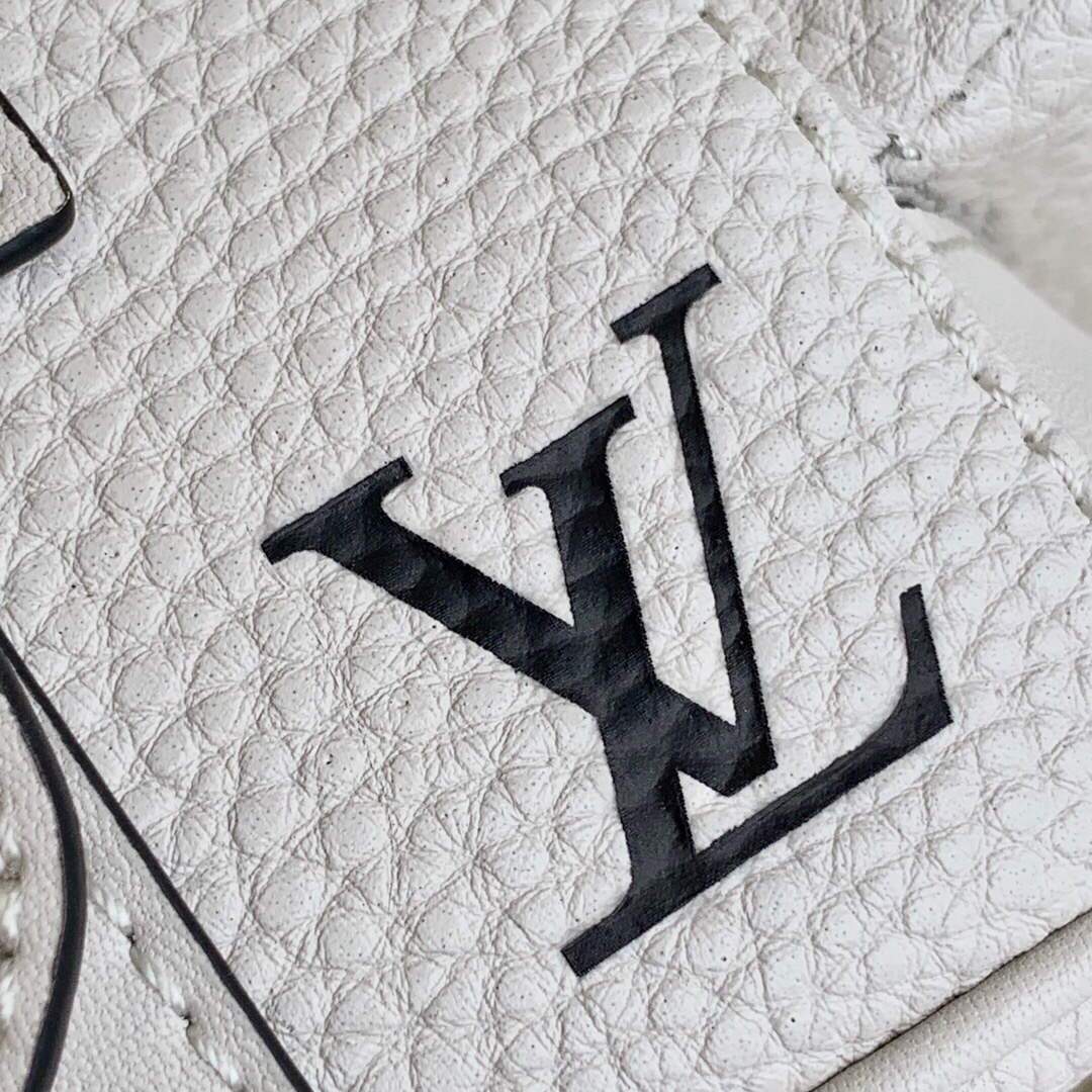 LV M58493 Louis Vuitton Christopher XS Bag White M58495