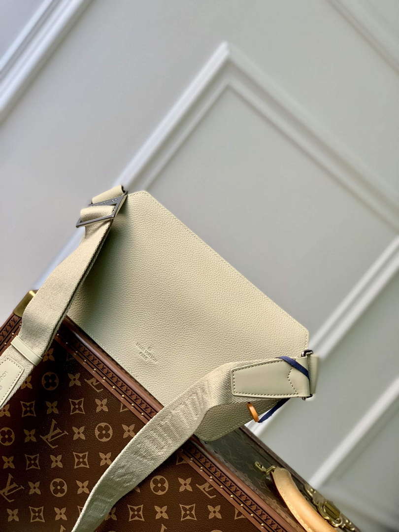 LV M22665 Louis Vuitton Takeoff Slingbag Gray