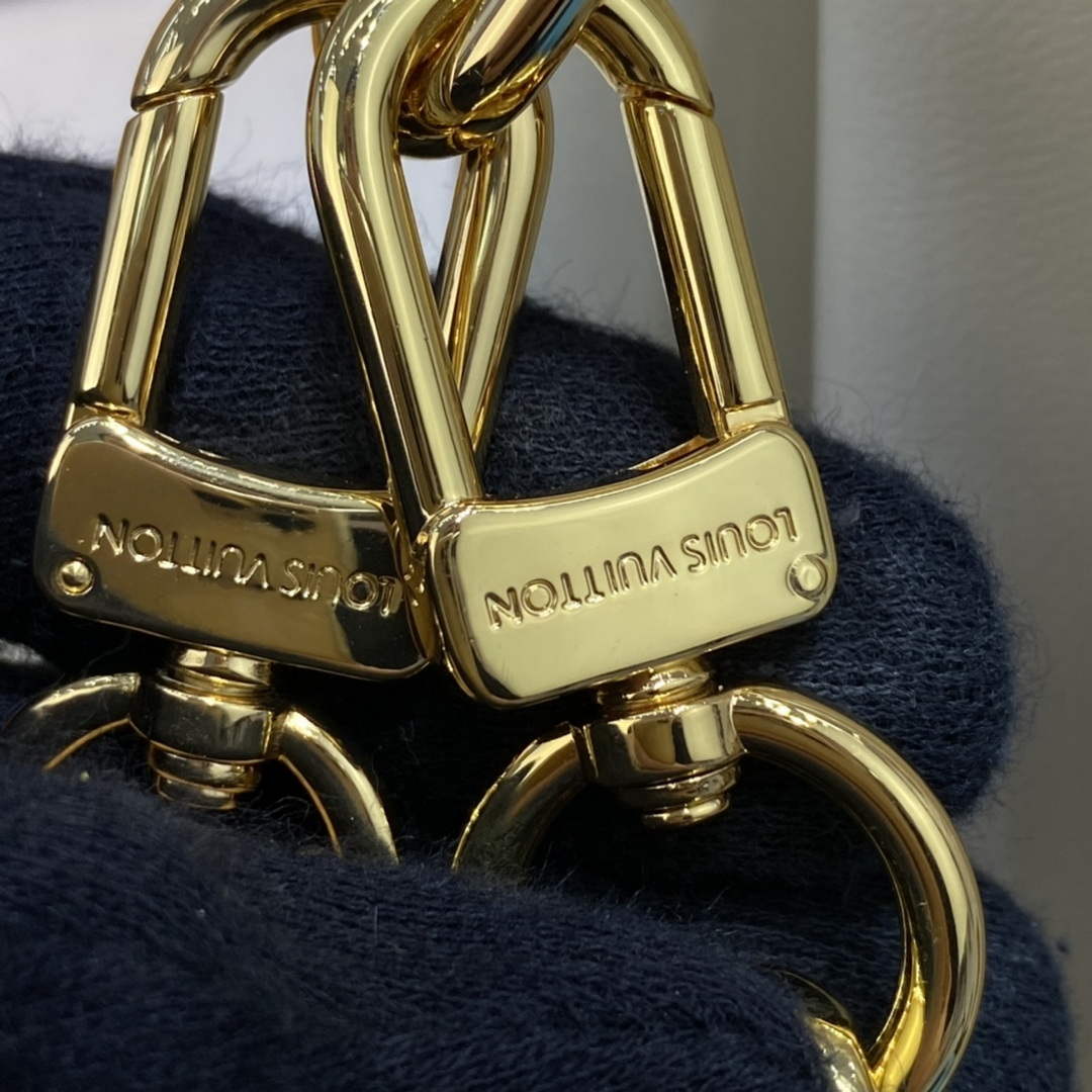 LV M20378 Louis Vuitton Coussin PM Bag White