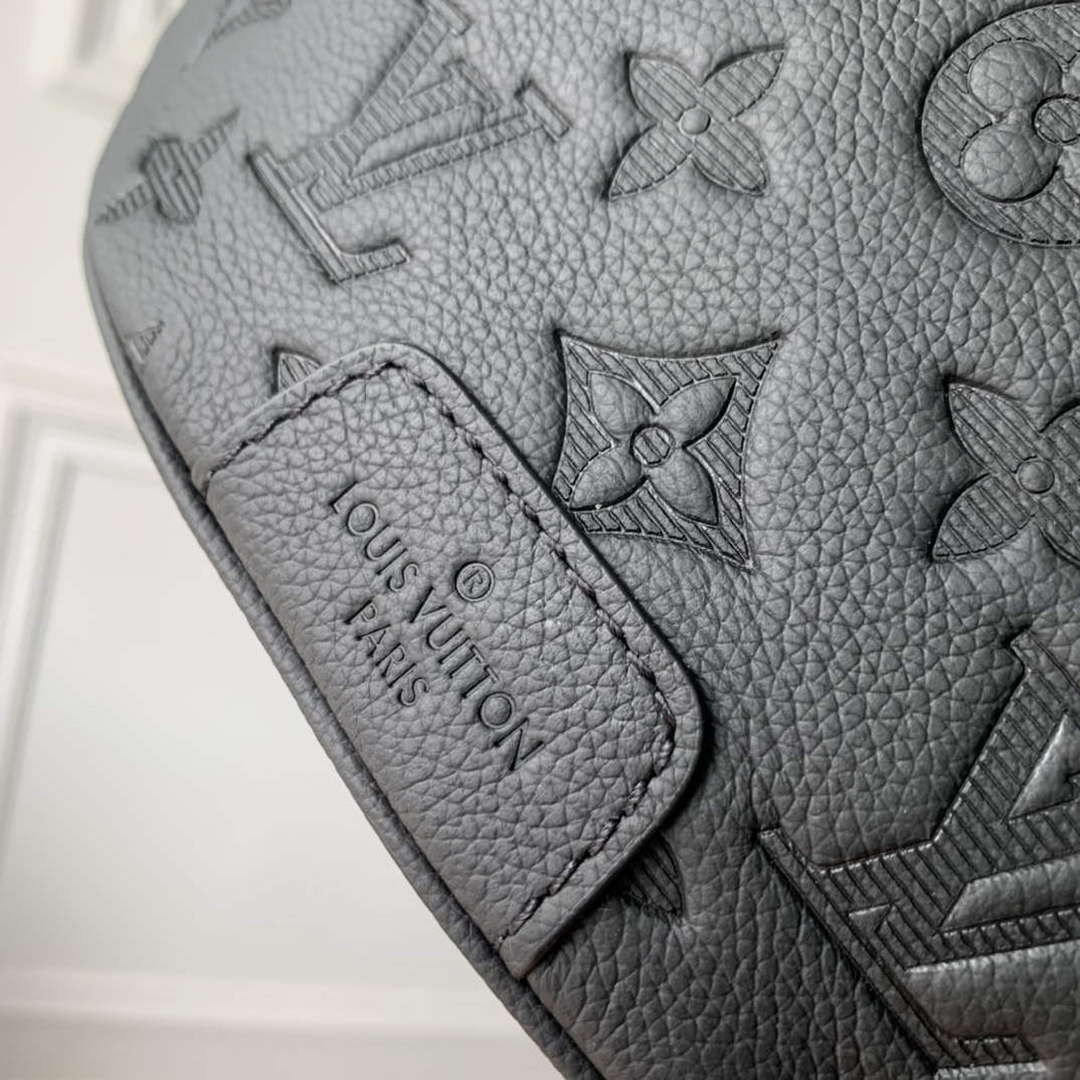 LV M46036 Louis Vuitton Discovery PM Bumbag Black