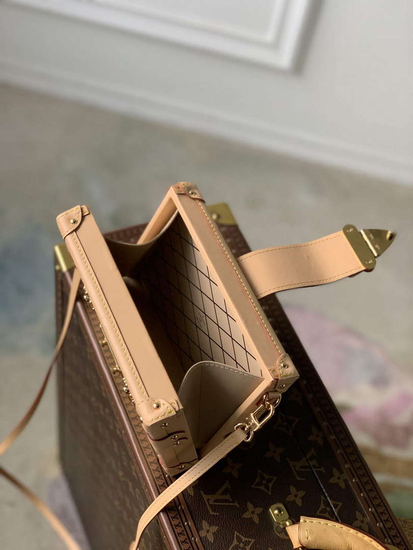 LV M22882 Louis Vuitton Petite Malle Handbag Beige