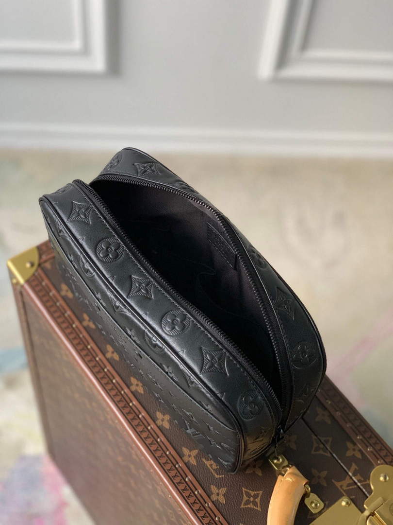 LV M68589 Louis Vuitton Trousse Toilette GM Bag Black