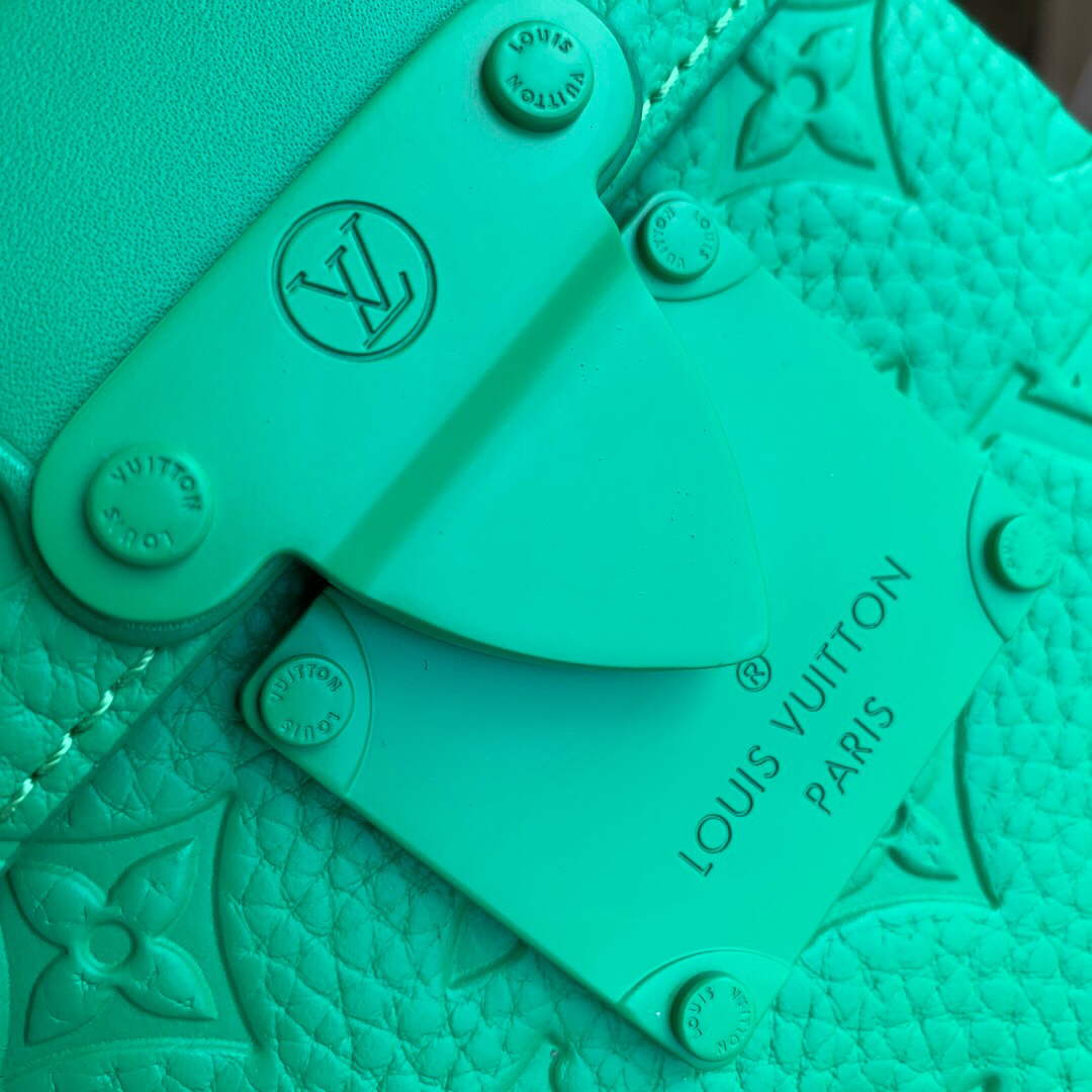 LV M81525 Louis Vuitton S-LOCK Vertical Wearable Wallet Minty Green