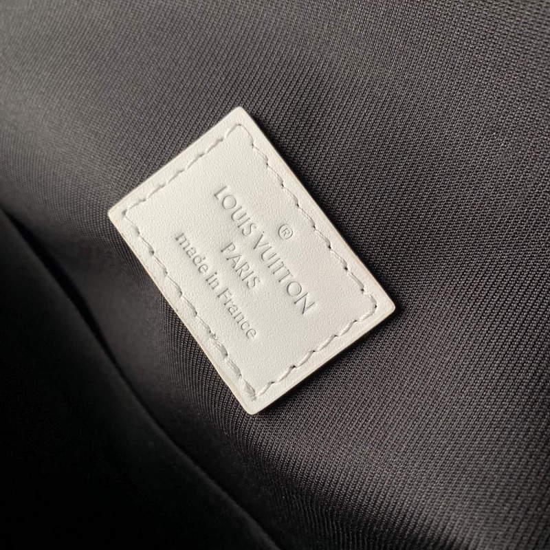 LV M21391 Louis Vuitton Discovery Backpack Black