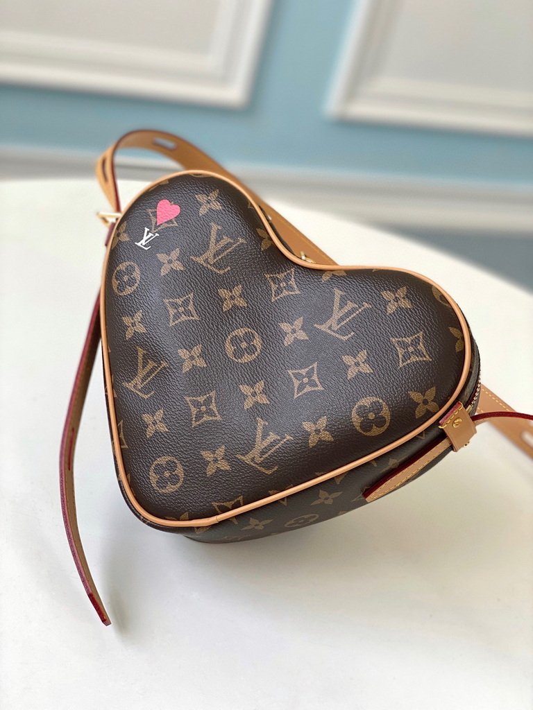LV M57456 Louis Vuitton Game On Cur Crossbody Bag Monogram