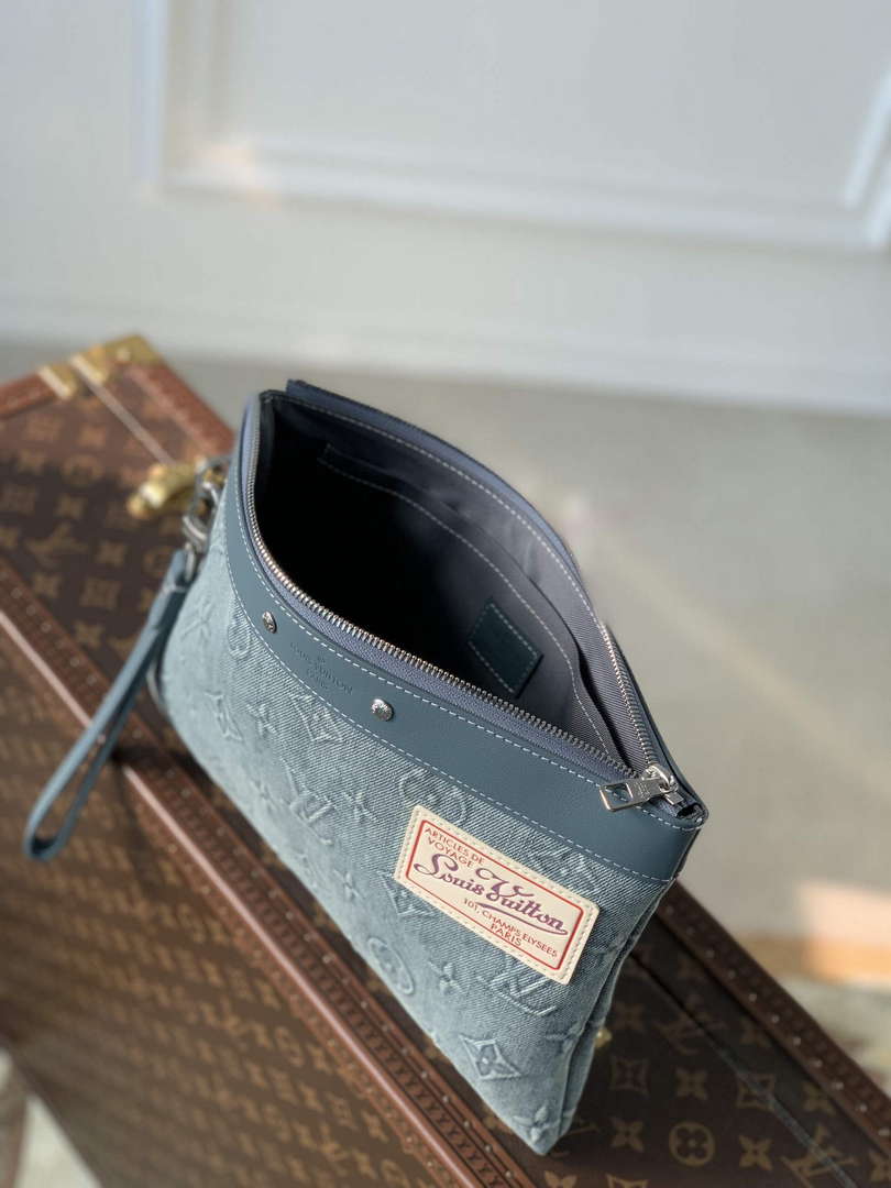 LV M82313 Louis Vuitton Pochette To-Go Bag