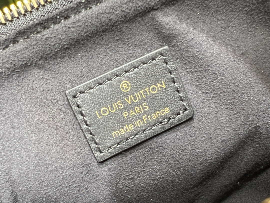 LV M20565 Louis Vuitton Coussin PM Bag Patent calfskin Green