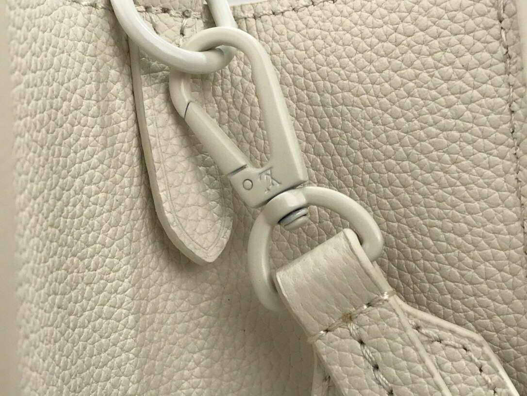 LV M55846 Louis Vuitton Lockme Tote MM Leathers M55818 Bag White