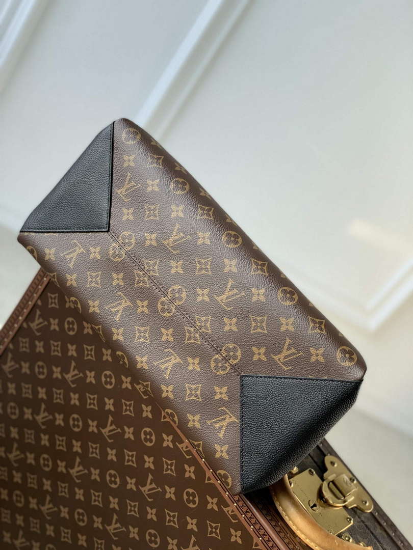 LV M46508 Louis Vuitton Vendme MM Bag Black