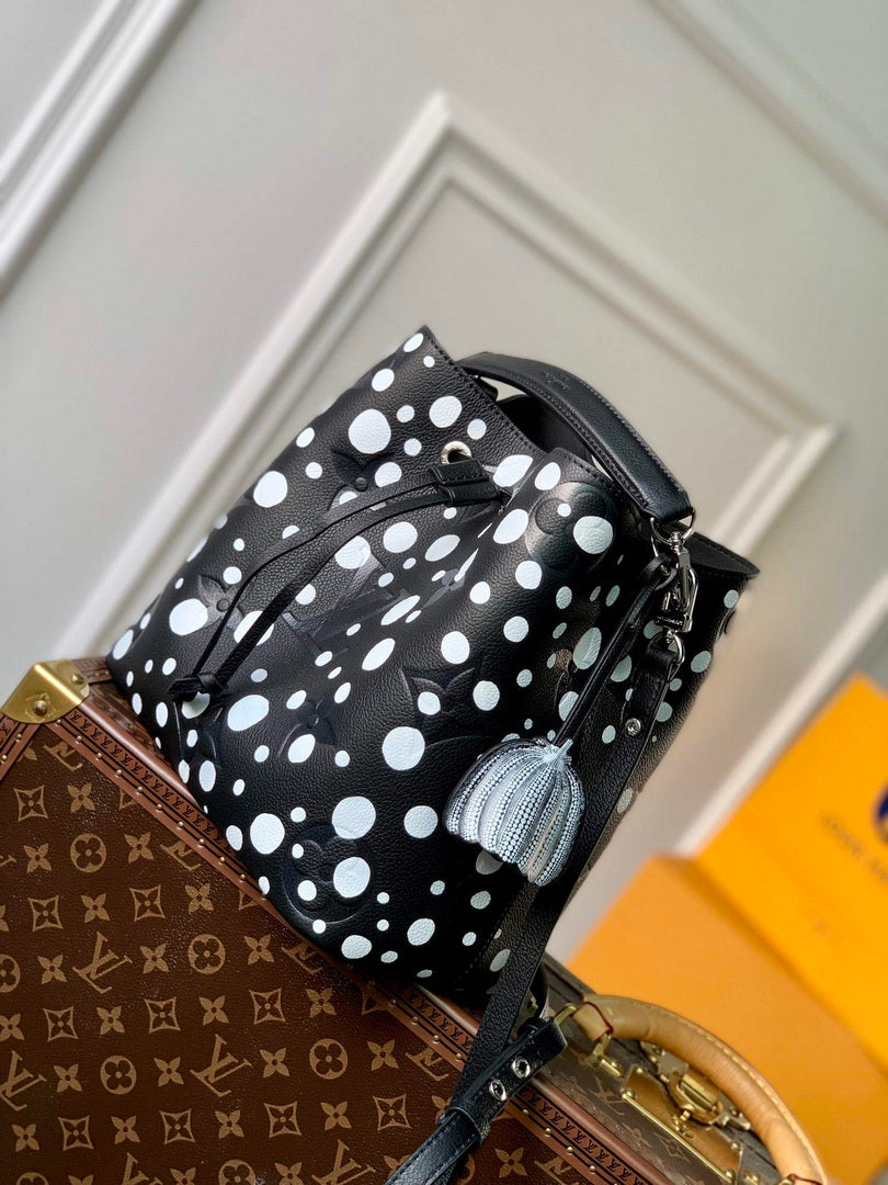 LV M21753 Louis Vuitton LV x YK N��ono�� MM Bag Black White