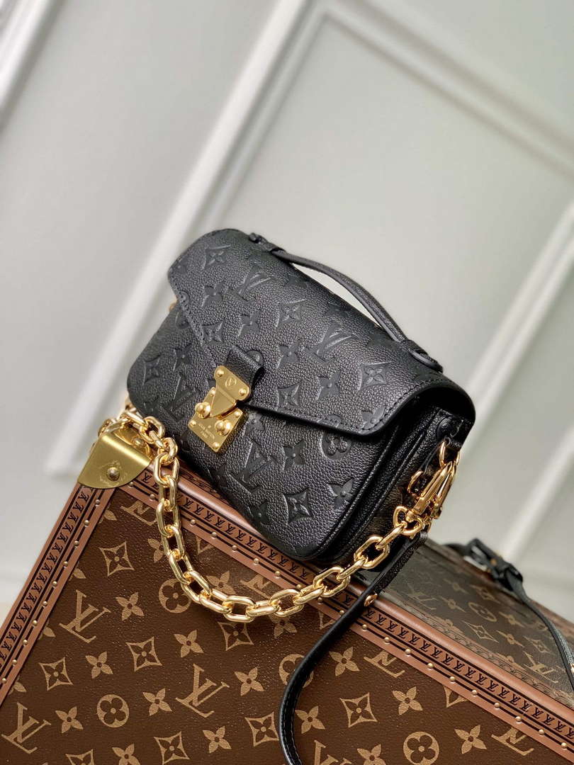 LV M46595 Louis Vuitton Pochette M��tis East West Handbag Black