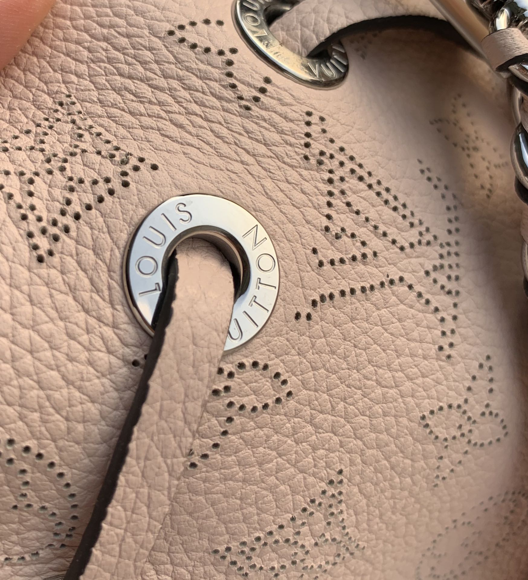 Louis Vuitton LV M59203 Bella Tote Mahina Cr��me Beige