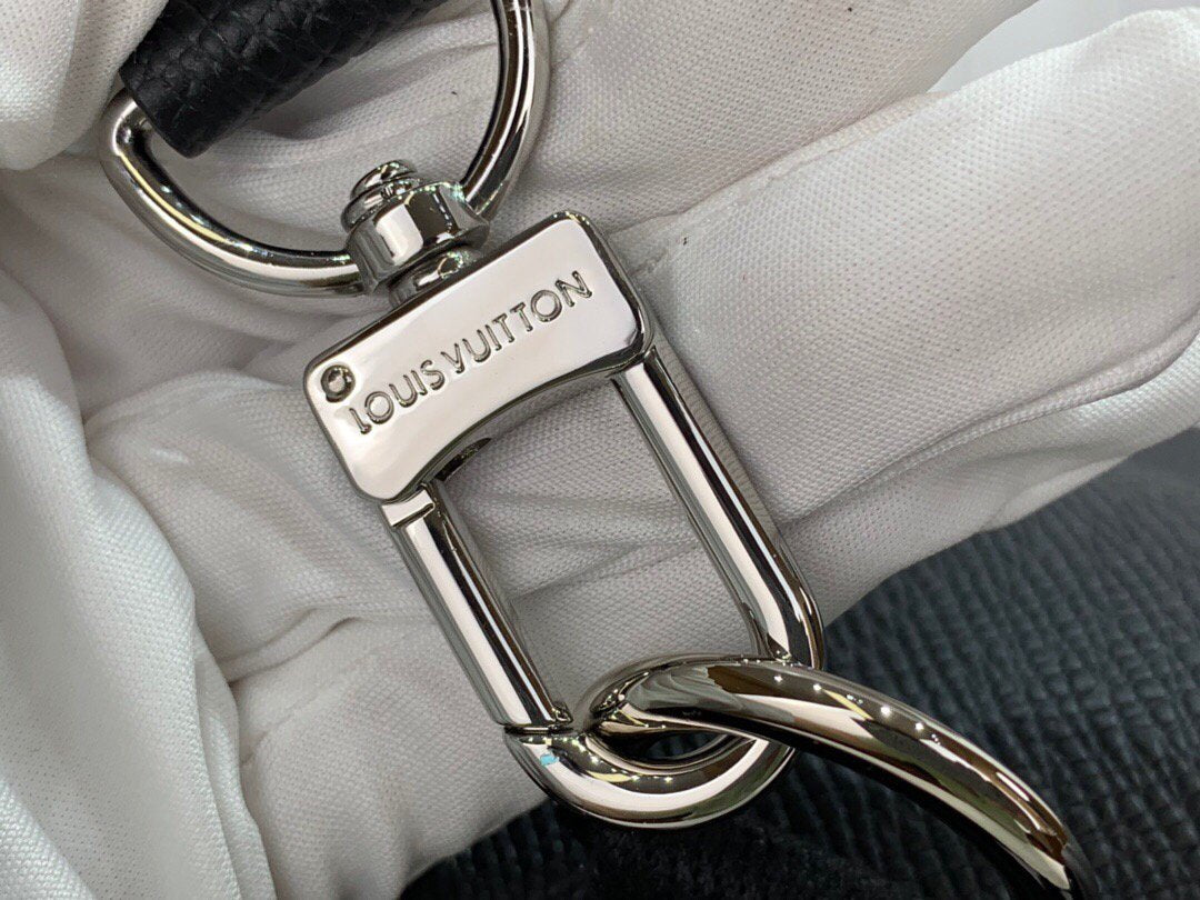 LV M30443 Louis Vuitton Avenue Sling Bag Black