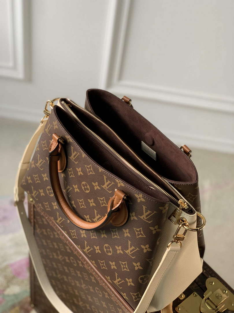 LV M46508 Louis Vuitton Vendme MM Bag White