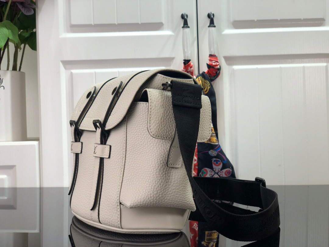 LV M58475 Louis Vuitton Christopher Messenger Bag White M58476