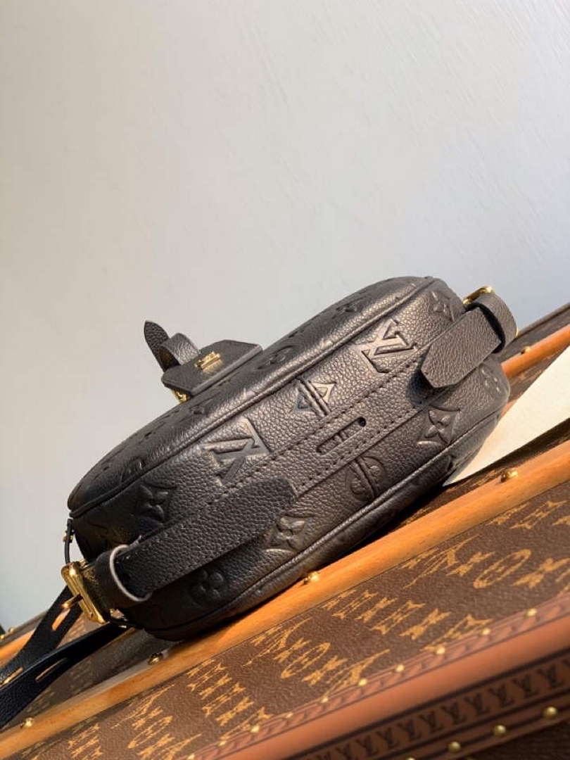 LV M45167 Louis Vuitton Boite Chapeau Souple Shoulder Bag Black
