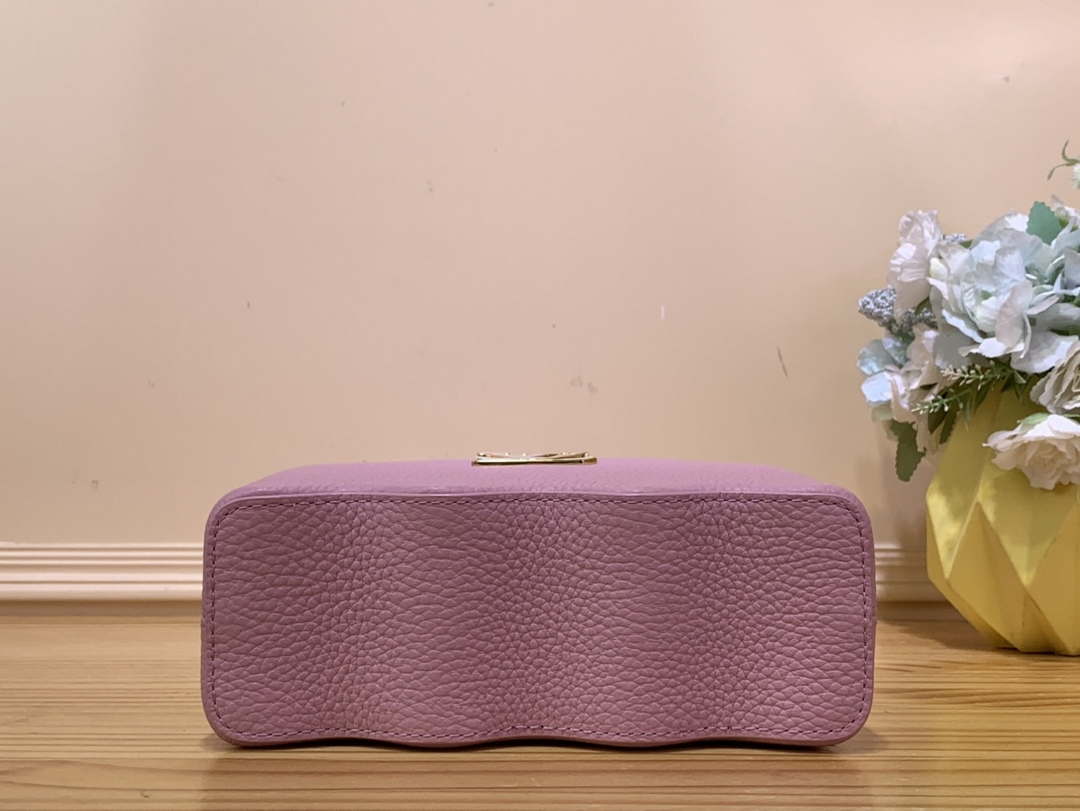 LV M22122 Louis Vuitton Capucines Mini Handbag Pink
