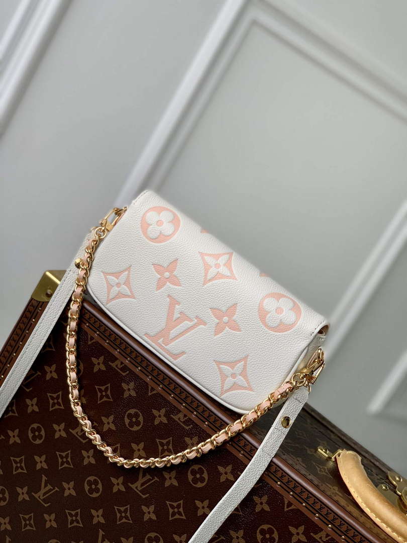 LV M82211 Louis Vuitton Wallet On Chain Ivy Bag Off-white/pink