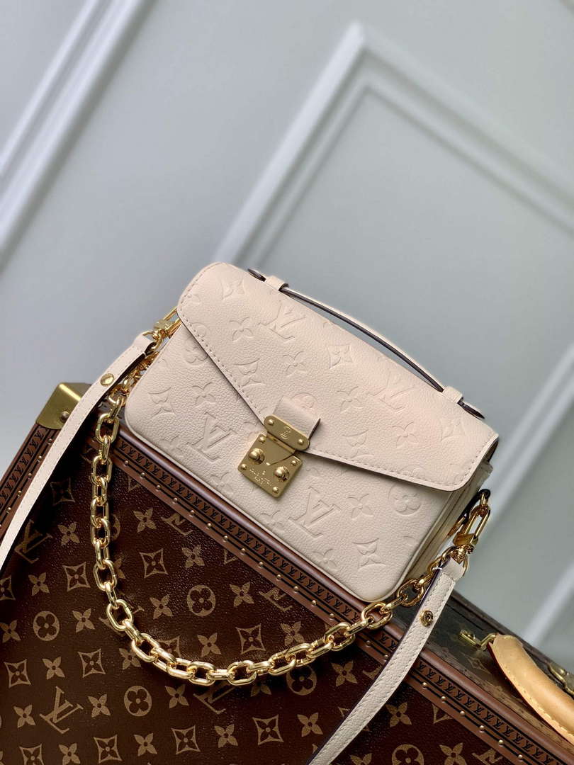 LV M22942 Louis Vuitton Pochette M��tis East West Handbag Cr��me Beige