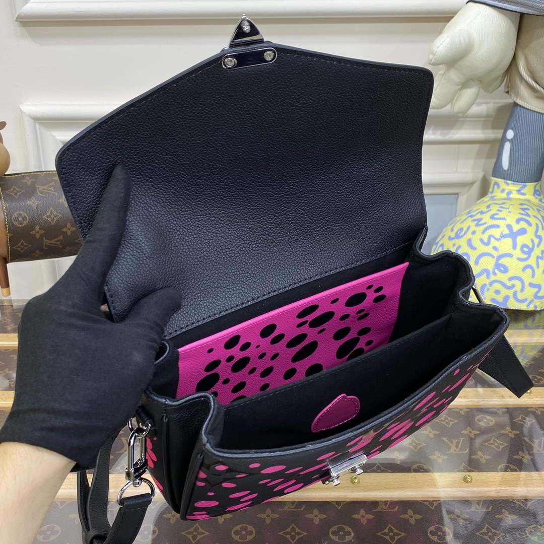 LV M46420 Louis Vuitton LV x YK Pochette M��tis Black/Fuchsia