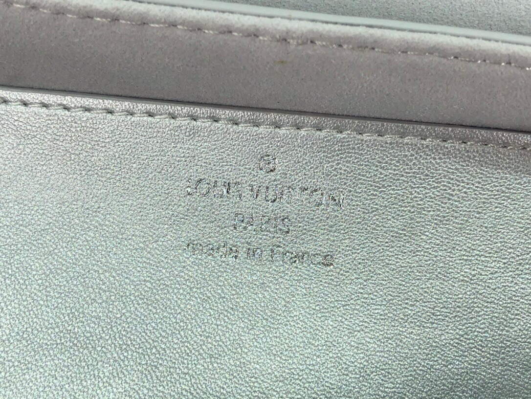 LV M59031 Louis Vuitton Twist PM High End Leathers