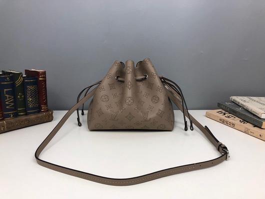 LV M57201 Louis Vuitton M57070 Bella Mahina M57068 Crossbody Galet Gray