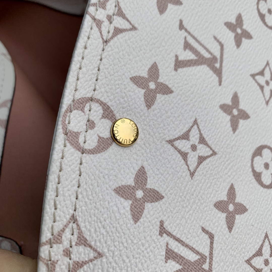 LV M24409 Louis Vuitton Atlantis GM Bag White