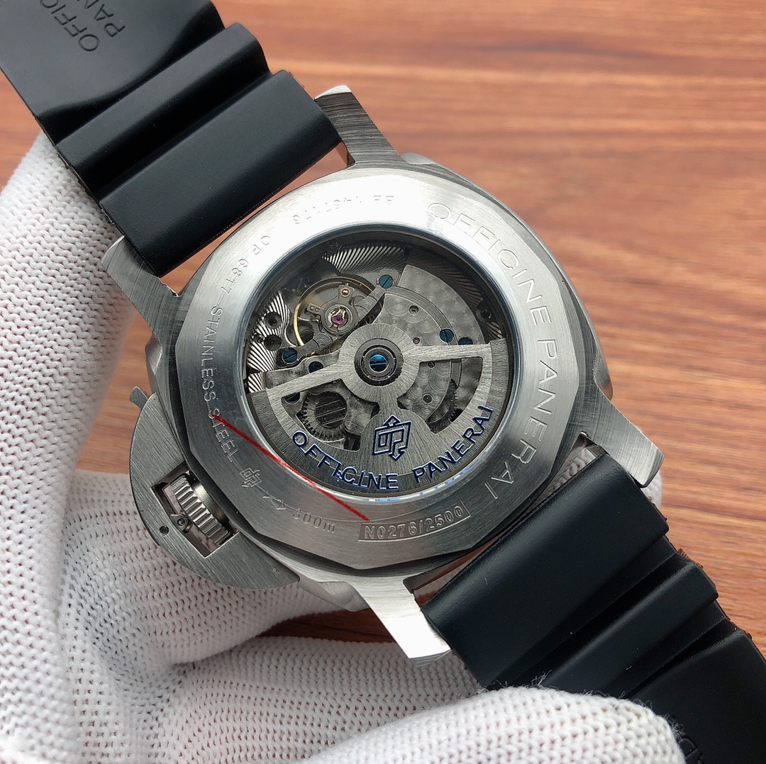 Panerai PAM00The size is 47mm in diameter.