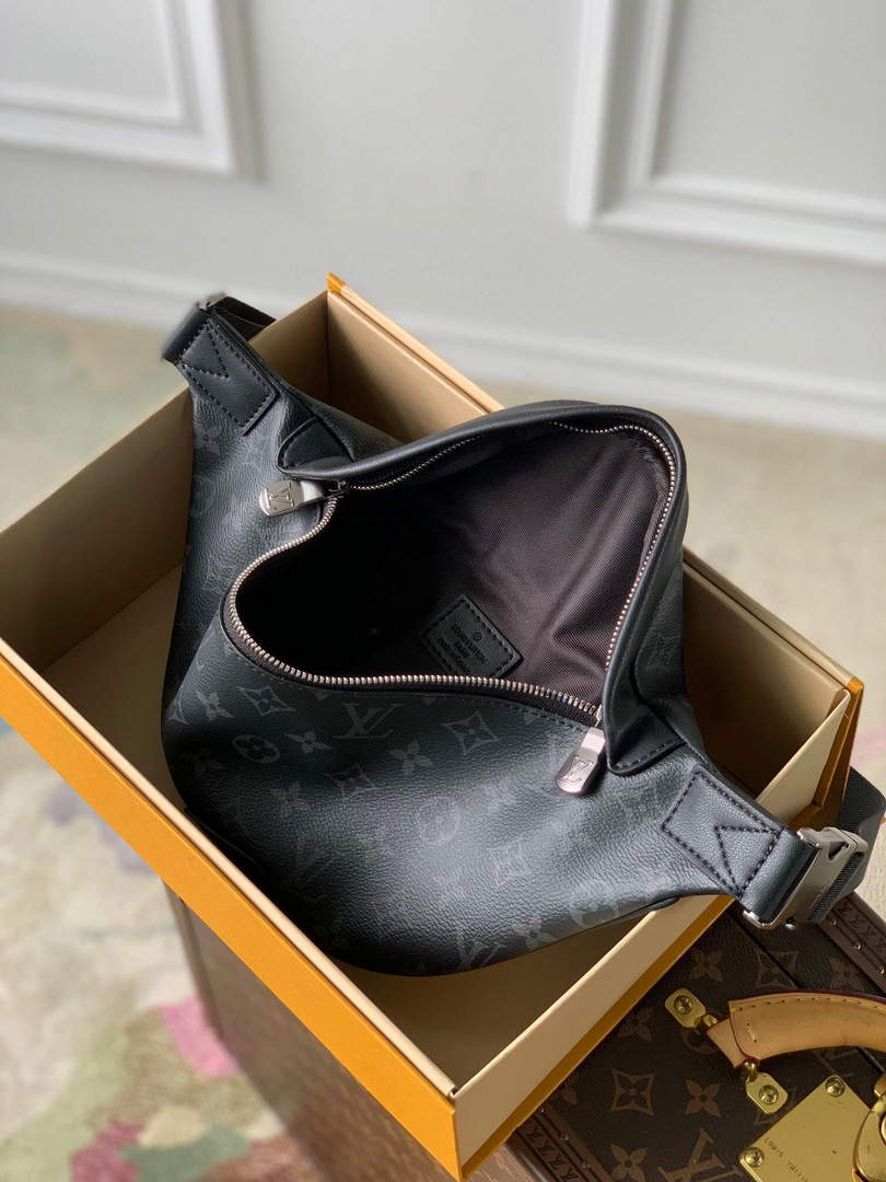 LV M46035 Louis Vuitton Discovery Bumbag PM Black